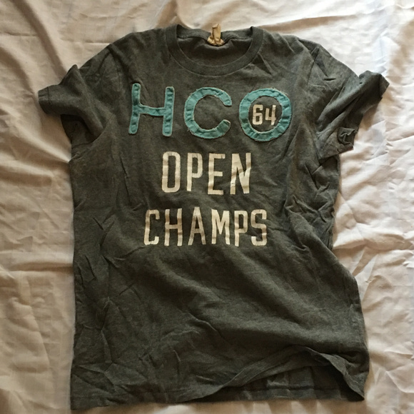 2 Men's Hollister Graphic T-shirts. - Picture 3 of 4